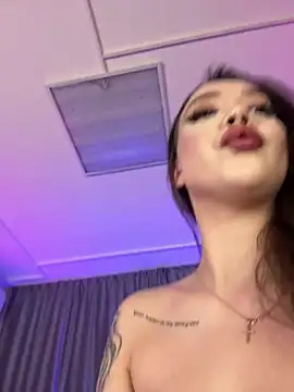 Snapshot of RollingGirls chatting on 02/18/25, 08:16 RollingGirls online show from 02/18/25, 08:16