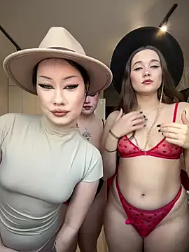 Snapshot of RollingGirls chatting on 02/23/25, 05:12 RollingGirls online show from 02/23/25, 05:12