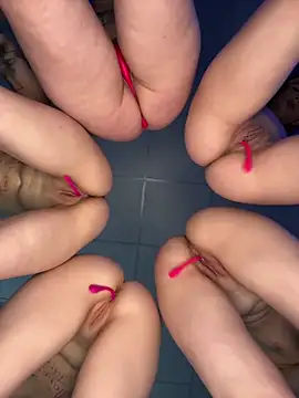 Snapshot of RollingGirls chatting on 02/27/25, 02:10 RollingGirls online show from 02/27/25, 02:10