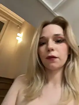 Snapshot of RollingGirls chatting on 02/27/25, 05:15 RollingGirls online show from 02/27/25, 05:15