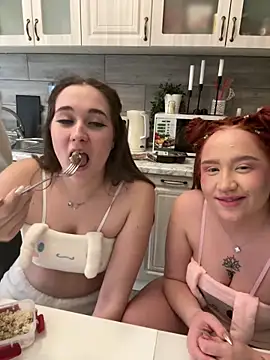 Snapshot of RollingGirls chatting on 03/04/25, 08:13 RollingGirls online show from 03/04/25, 08:13