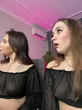 Snapshot of RollingGirls chatting on 03/06/25, 05:14 RollingGirls online show from 03/06/25, 05:14