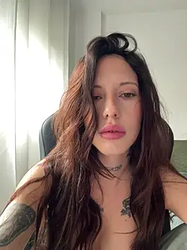 BellaGiaxx online show from 11/17/25, 10:10