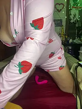 TrenaAnne online show from 11/05/25, 04:18