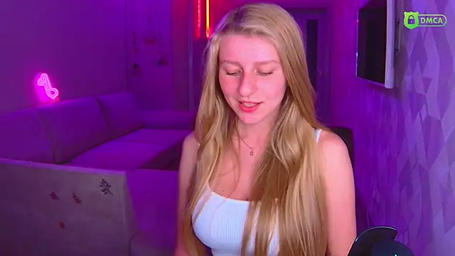 AmaliaQueen online show from 11/08/25, 02:50