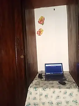 Snapshot of The-Peach-Flexer chatting on 10/28/25, 09:17 The-Peach-Flexer online show from 10/28/25, 09:17