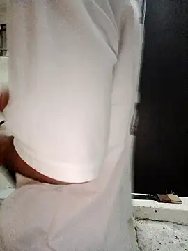 Snapshot of sebasxx97 chatting on 11/16/25, 11:05 sebasxx97 online show from 11/16/25, 11:05