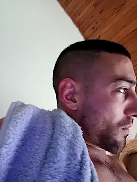 Snapshot of sebasxx97 chatting on 12/13/25, 08:04 sebasxx97 online show from 12/13/25, 08:04