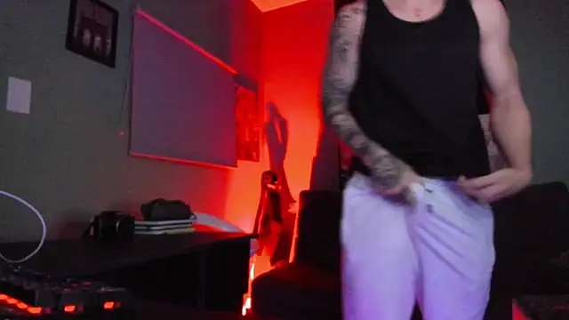 Snapshot of Sisoyalejo420 chatting on 03/08/26, 03:43 Sisoyalejo420 online show from 03/08/26, 03:43