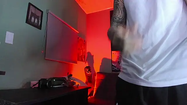 Snapshot of Sisoyalejo420 chatting on 04/01/26, 01:39 Sisoyalejo420 online show from 04/01/26, 01:39