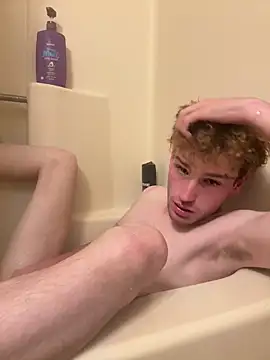 Snapshot of CreamyAustin chatting on 10/14/25, 09:37 CreamyAustin online show from 10/14/25, 09:37