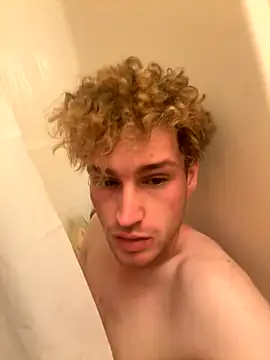 Snapshot of CreamyAustin chatting on 11/07/25, 01:38 CreamyAustin online show from 11/07/25, 01:38