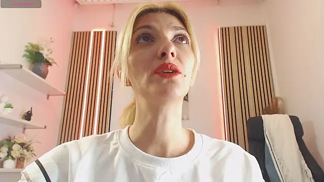 RileyLanna online show from 11/10/25, 04:33