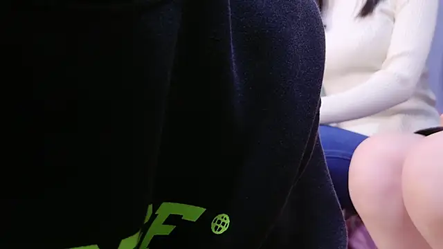 Snapshot of POCARI_SWEAT chatting on 02/13/25, 11:06 POCARI SWEAT online show from 02/13/25, 11:06