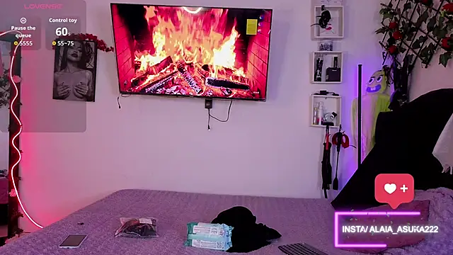 Snapshot of Alaia_Asuka chatting on 10/29/25, 12:35 Alaia Asuka online show from 10/29/25, 12:35