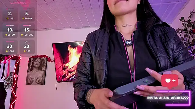 Snapshot of Alaia_Asuka chatting on 10/30/25, 01:07 Alaia Asuka online show from 10/30/25, 01:07