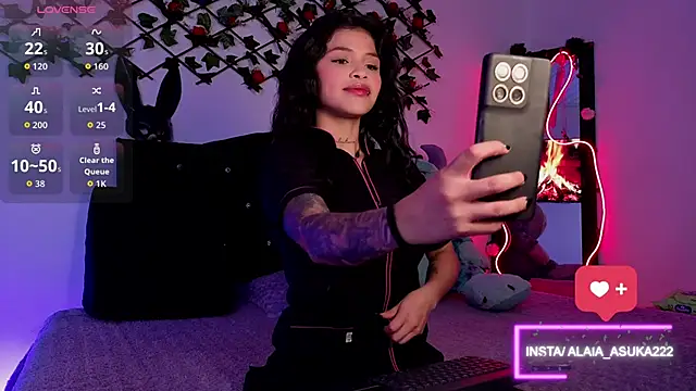 Snapshot of Alaia_Asuka chatting on 11/21/25, 12:43 Alaia Asuka online show from 11/21/25, 12:43