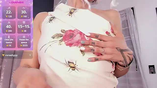 Snapshot of AnnieNasty chatting on 11/13/25, 02:05 AnnieNasty online show from 11/13/25, 02:05