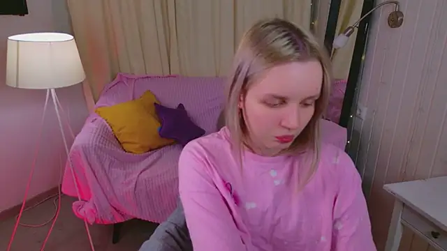 Snapshot of Beatrica_Klein chatting on 03/23/26, 03:27 Beatrica Klein online show from 03/23/26, 03:27