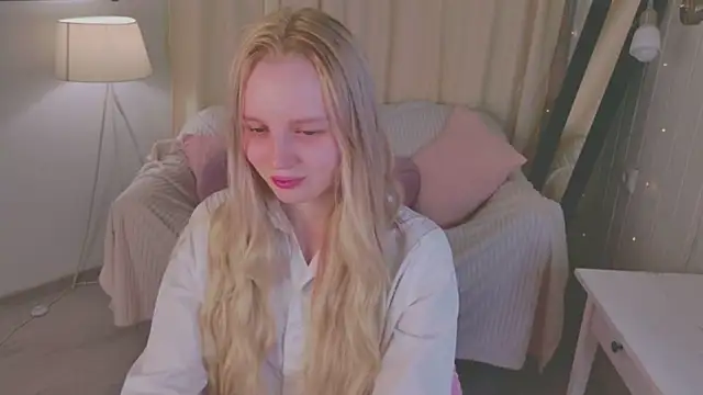 Snapshot of Beatrica_Klein chatting on 04/17/26, 02:53 Beatrica Klein online show from 04/17/26, 02:53