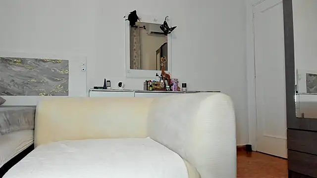 Snapshot of anisialuna_ chatting on 03/26/26, 05:35 anisialuna online show from 03/26/26, 05:35