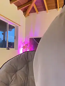 EmaSaenz online show from 01/30/25, 11:24