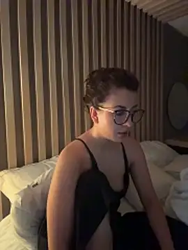 Snapshot of EmaSaenz chatting on 03/07/26, 12:51 EmaSaenz online show from 03/07/26, 12:51