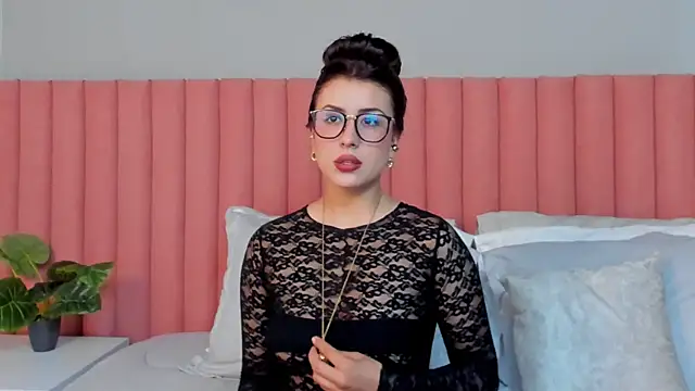 Snapshot of EmaSaenz chatting on 03/20/26, 06:57 EmaSaenz online show from 03/20/26, 06:57