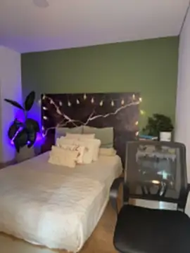 Snapshot of EmaSaenz chatting on 04/09/26, 09:53 EmaSaenz online show from 04/09/26, 09:53