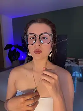 Snapshot of EmaSaenz chatting on 05/06/26, 10:37 EmaSaenz online show from 05/06/26, 10:37