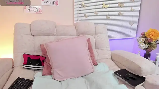 saracrowe online show from 03/14/25, 05:05