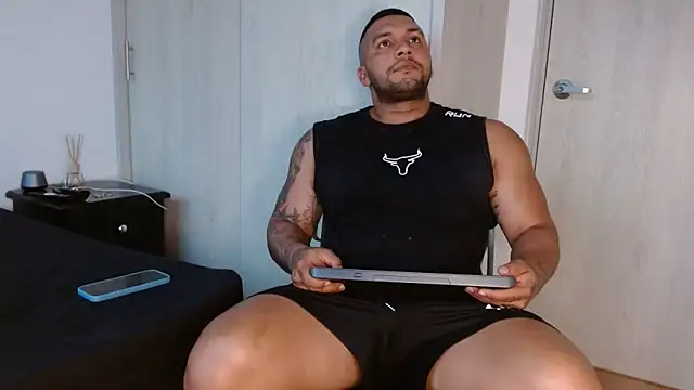 Snapshot of frank_myles chatting on 03/08/26, 11:08 frank myles online show from 03/08/26, 11:08