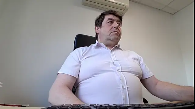 Snapshot of sympatrique chatting on 06/11/26, 06:33 sympatrique online show from 06/11/26, 06:33