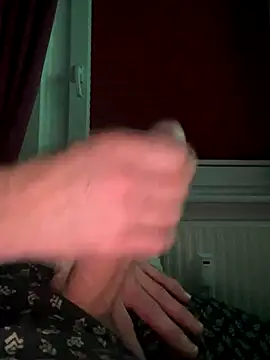 Snapshot of Frank22xx chatting on 12/18/25, 09:32 Frank22xx online show from 12/18/25, 09:32