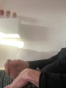 Snapshot of Frank22xx chatting on 03/22/26, 06:39 Frank22xx online show from 03/22/26, 06:39