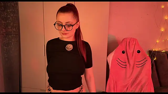 Snapshot of RozieRose chatting on 12/02/25, 02:28 RozieRose online show from 12/02/25, 02:28