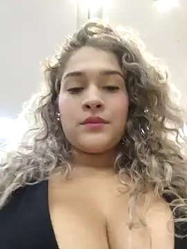 Snapshot of Sara_smiiith211 chatting on 12/12/24, 01:21 Sara smiiith211 online show from 12/12/24, 01:21