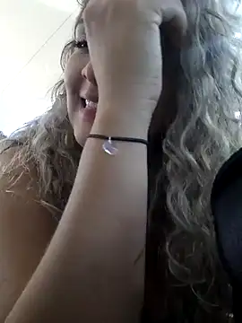 Snapshot of Sara_smiiith211 chatting on 12/18/24, 12:10 Sara smiiith211 online show from 12/18/24, 12:10