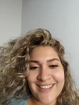 Snapshot of Sara_smiiith211 chatting on 12/22/24, 08:05 Sara smiiith211 online show from 12/22/24, 08:05