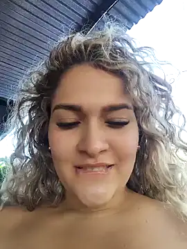 Snapshot of Sara_smiiith211 chatting on 12/29/24, 10:25 Sara smiiith211 online show from 12/29/24, 10:25