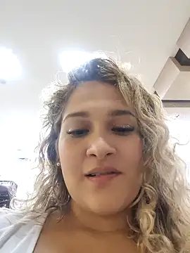 Snapshot of Sara_smiiith211 chatting on 01/08/25, 10:48 Sara smiiith211 online show from 01/08/25, 10:48