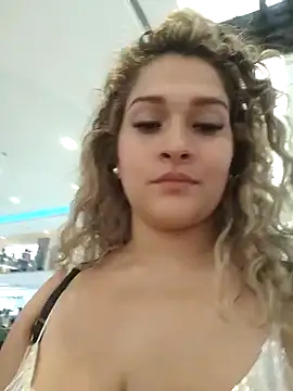 Snapshot of Sara_smiiith211 chatting on 01/19/25, 10:17 Sara smiiith211 online show from 01/19/25, 10:17