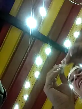 Snapshot of Sara_smiiith211 chatting on 01/22/25, 12:06 Sara smiiith211 online show from 01/22/25, 12:06