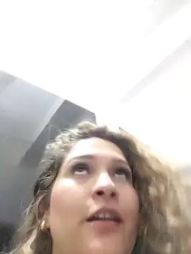 Snapshot of Sara_smiiith211 chatting on 02/08/25, 12:06 Sara smiiith211 online show from 02/08/25, 12:06