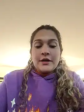 Snapshot of Sara_smiiith211 chatting on 02/11/25, 12:59 Sara smiiith211 online show from 02/11/25, 12:59