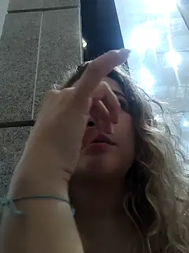 Snapshot of Sara_smiiith211 chatting on 02/12/25, 08:18 Sara smiiith211 online show from 02/12/25, 08:18