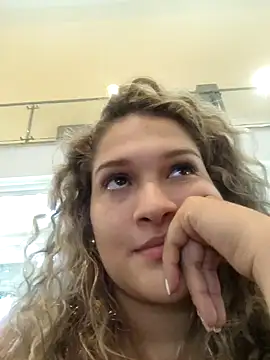 Snapshot of Sara_smiiith211 chatting on 02/15/25, 11:58 Sara smiiith211 online show from 02/15/25, 11:58