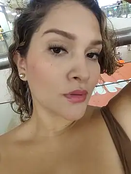 Snapshot of Sara_smiiith211 chatting on 03/04/25, 10:49 Sara smiiith211 online show from 03/04/25, 10:49