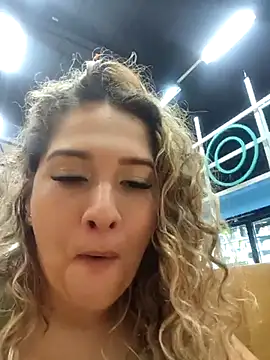 Snapshot of Sara_smiiith211 chatting on 03/20/25, 10:18 Sara smiiith211 online show from 03/20/25, 10:18