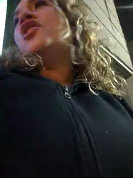 Snapshot of Sara_smiiith211 chatting on 03/21/25, 03:44 Sara smiiith211 online show from 03/21/25, 03:44